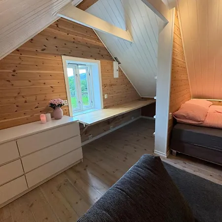 Koselig Gardshus Hjelmas