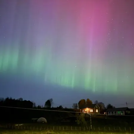 Koselig Gardshus * Hjelmas